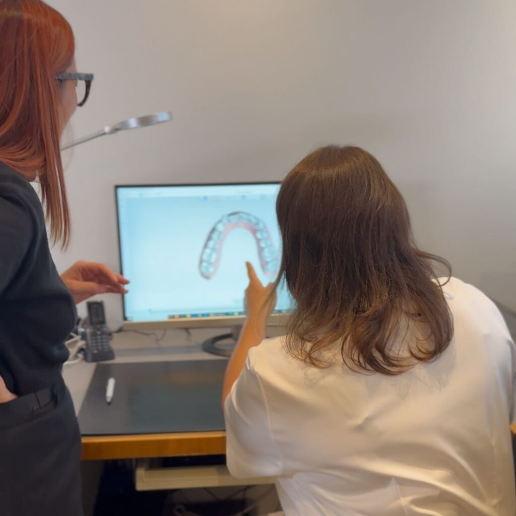 Chi Siamo 16 FOTO CI PRENDIAMO CURA DI TE GALLERY 4 - Dentista a Lugano - studio del caso